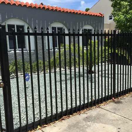 Modern 3/1 House Close To Beaches And Midtown